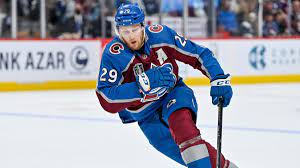 Nathan MacKinnon allekirjoitti kahdeksan vuoden sopimuksen Colorado Avalanchen kanssa